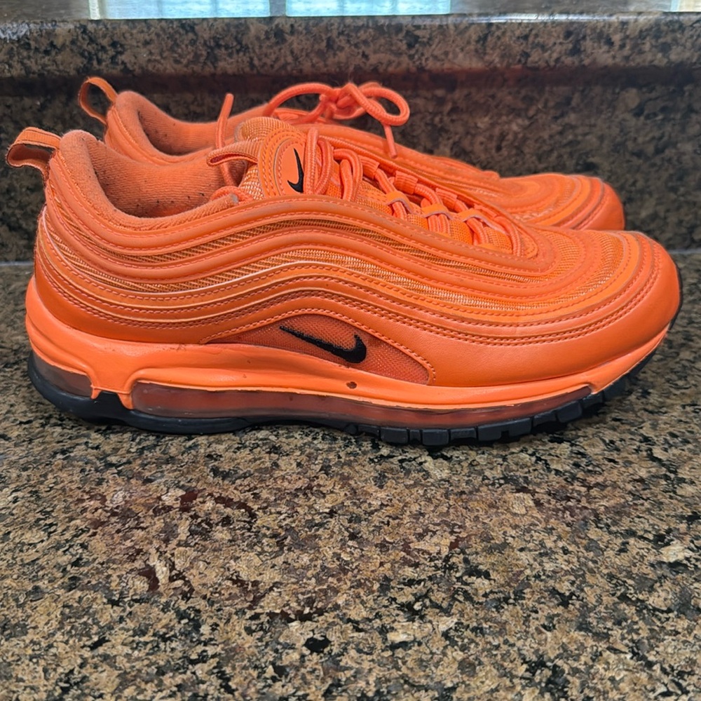 Authentic women’s Nike air max atomic orange size 9 1/2